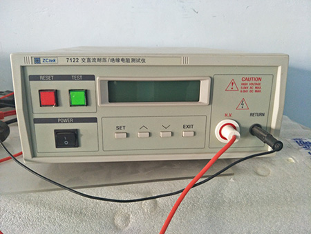 Voltage resistance/insulation tester
